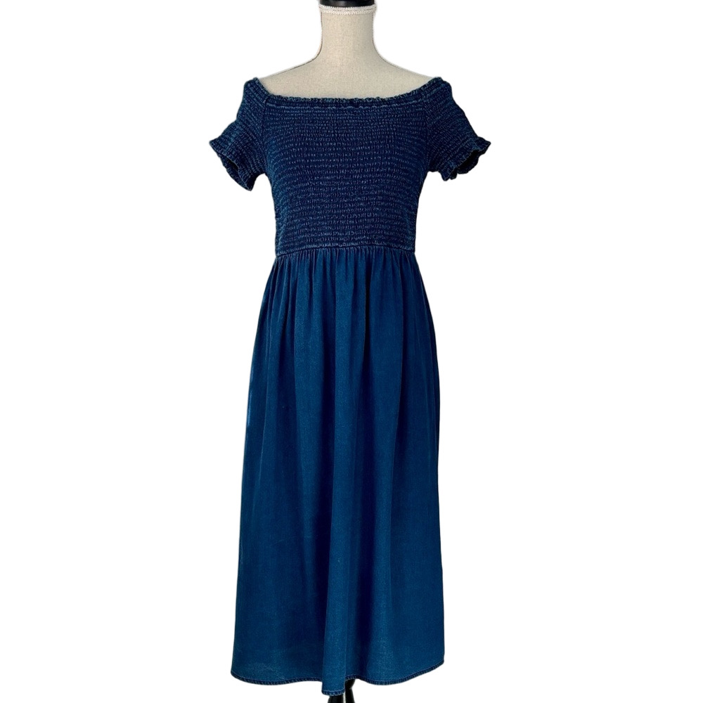 Old Navy Denim Blue Maxi Dress with Shirred Bodice and Cap Sleeves Size Med